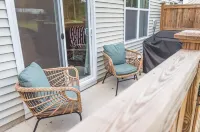 Clean New Townhome: Comfort and Convenience Await!