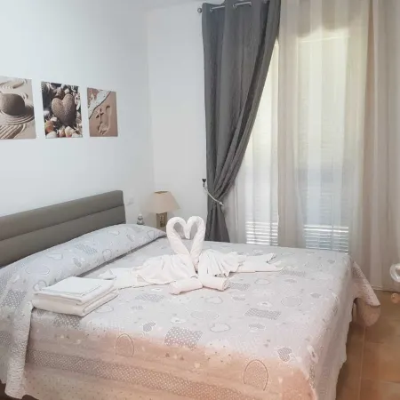 Sunset Holiday Villa in San Pietro Pinewood