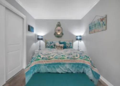 Cozy Suite w/ Private Pool minutes from Navarre Beach!