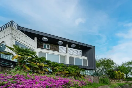 Namhae Inngallery Pension Отели в г. Намхэ