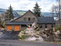 "Gorge Panorama" - Luxury Craftsman Home with Breathtaking Columbia River Views Hotels in Mosier