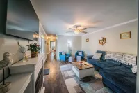 Hot Tub + Fire Pit + Corn Hole + BBQ + Game Room + Spa Bath