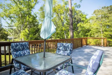 Puerto Chalet - on the bayou close to beach & downtown Ocean Springs!