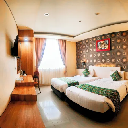 Grand Madani Hotel Отели в г. Матарам