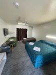 The Park Motel فنادق في تشارترز تاورز