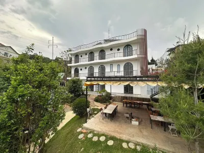 오텔 달랏 HỒ CÁ MINH TÚ 주변 호텔