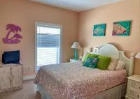 102 6th St S- Upstairs 3 Bedroom Home by RedAwning Hotels near Cortez Beach