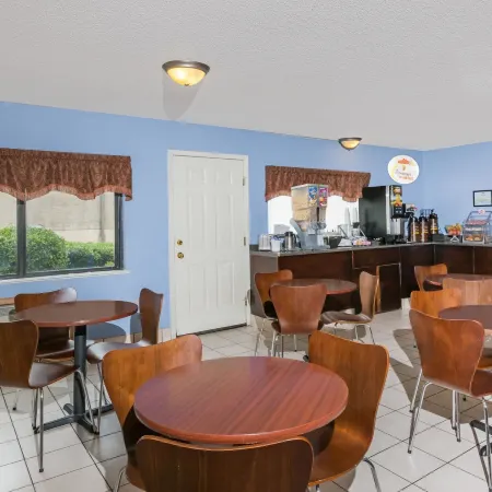 Super 8 by Wyndham Jonesboro