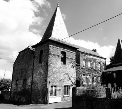 aux deux tours Hotels in Sains-du-Nord