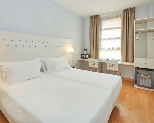 NH Valencia Las Ciencias Hotels near Gulliver