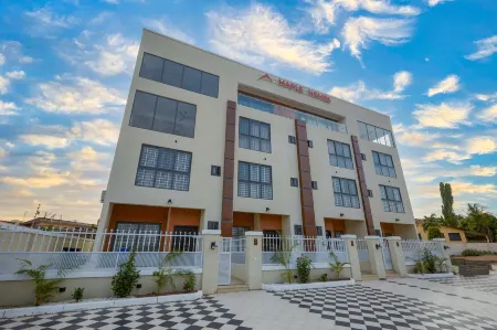 Maple Homes Отели рядом с достопримечательностью «Университет Докса Опен в Абро Медия Кампус»