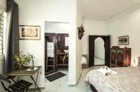 Lhostel