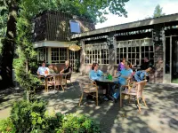 Luxurious lodge with airco, located beside a lake Отели в г. 