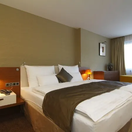 Mikado Hotel Отели в г. Нитра