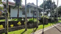 Villa Rose Gunung Bunder by Ruang Nyaman Hotels near Curug Kondang