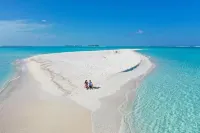 Blue Wave Guesthouse Maldives - Book FB a Week Gets a Free Oneway Domestic Trasport for One Person - Parking