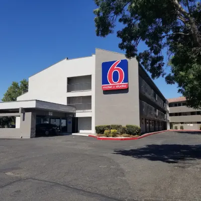 โรงแรมโมเทล 6 แซคราเมนโต, CA - Natomas & SMF สนามบิน โรงแรมใกล้อาร์เดน แฟร์มอลล์