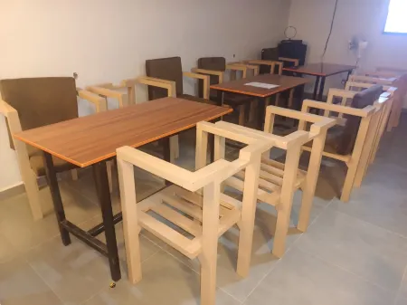 Skenyo Hotel and Apartments Отели рядом с достопримечательностью «Терминал аэропорта Абуджа Ннамди Азикиве»