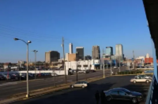 คิงส์อินน์ซีวิคซีนเตอร์ยูเอบี โรงแรมใน