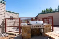 6th Floor Condo with Amazing Lake and Mountain Views!