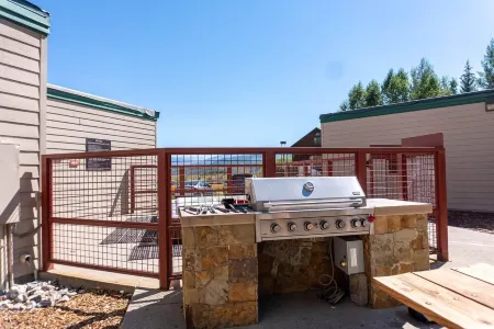 6th Floor Condo with Amazing Lake and Mountain Views! Отели рядом с достопримечательностью «Walmart»