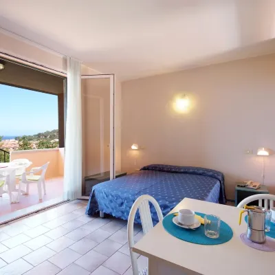 Hotel Residence Isola Verde Hotels near Poggio