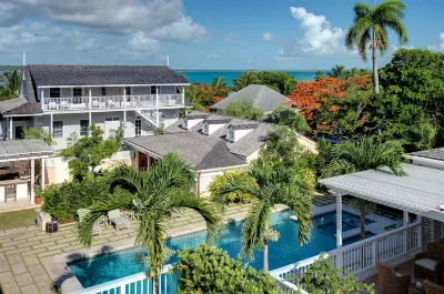 Eleven Bahama House Hôtels à proximité de : Tree of Charlotte