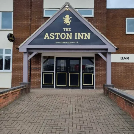 The Aston Inn Отели рядом с достопримечательностью «Железнодорожный вокзал Уиттона»