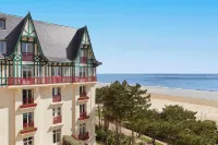 Hôtel Barrière l'Hermitage Hotel dekat Aerospace Museum Peninsula Coast of Love