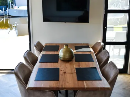 House with Three Bathrooms, on a Holiday Park Отели в г. Tienhoven