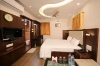 Le Emerald Residency