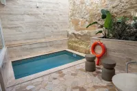 Travi Boutique By Holi