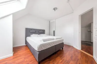 Penthouse by Brosundet, Free Parking Space Hotels in Skjong
