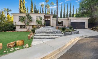 Del Campo Villa - 4BR Woodland Hills Gem With Pool and Cabana