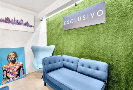 Exclusivo Inn and Suites Отели рядом с достопримечательностью «Kosh»