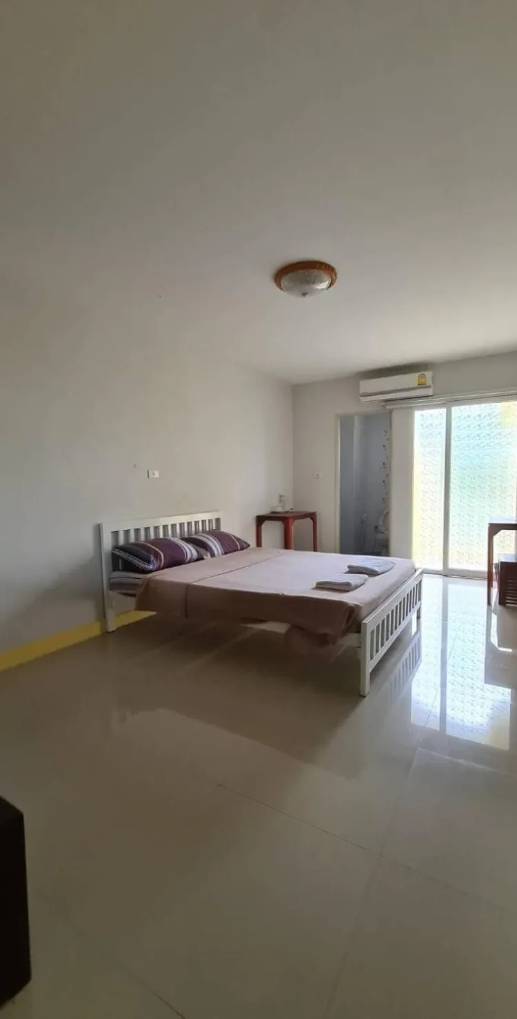 ห้องขนาดเล็ก เตียงใหญ่