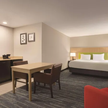 Country Inn & Suites by Radisson, Dunn I-95