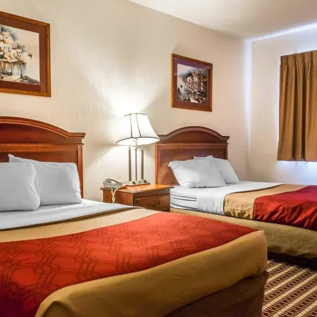 Economy Inn & Suites Ξενοδοχεία στην πόλη Trumbull County