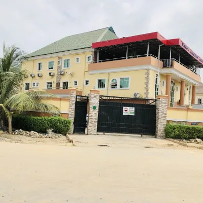 Nippon Diamond Suites Hotel dekat FESTAC TOWN Water Plant