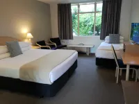 Pacific Motor Inn Hotels in 