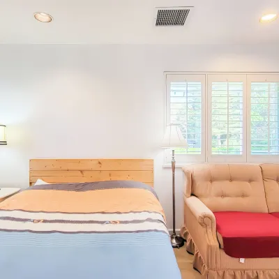أوشن بار بي آند بي Hotels near "‪The Glades, 561 172 St, Surrey, BC V3S 9P8‬"