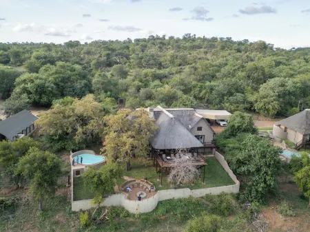 Nyati Safari Lodge