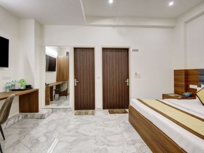 Hotel S B Inn Paharganj