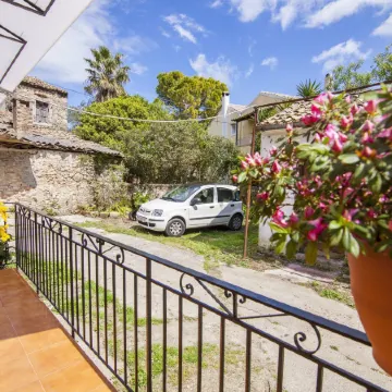 Old Barber Shop by Konnect, 1,2km from Dassia Beach