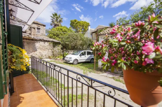 Old Barber Shop by Konnect, 1,2km from Dassia Beach