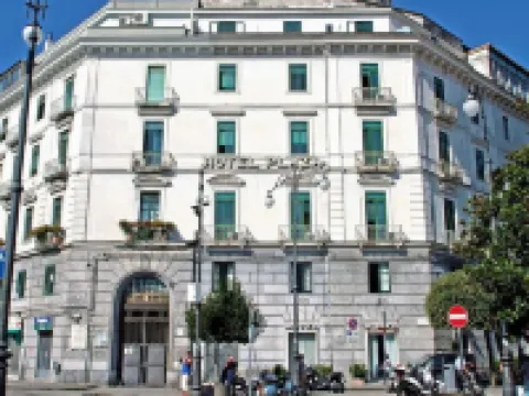 廣場飯店 薩萊諾住宿飯店