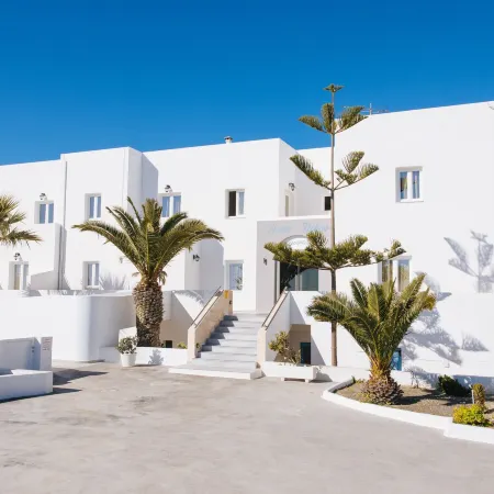 Nikos Hotel Отели рядом с достопримечательностью «Пляж Монолитос»