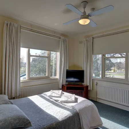 Lancefield Guest House Отели в г. Лансфилд