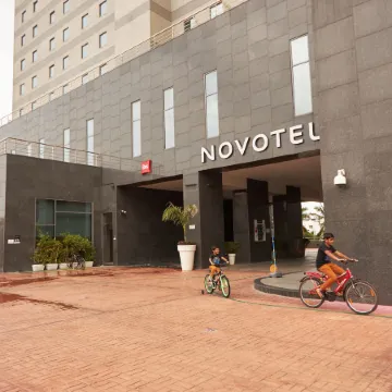 Novotel Chennai OMR Отели рядом с достопримечательностью «Парк развлечений VGP Universal Kingdom»