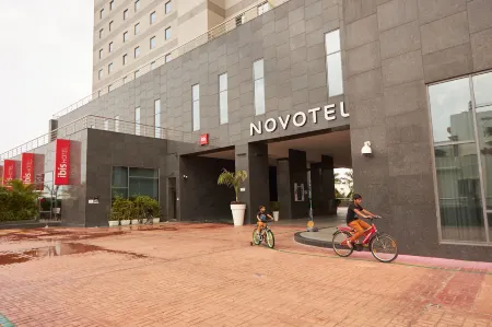 Novotel Chennai OMR Отели рядом с достопримечательностью «Inian Netlon-Netlon Mosquito Net for Sale OMR Sholinganallur Chennai»
